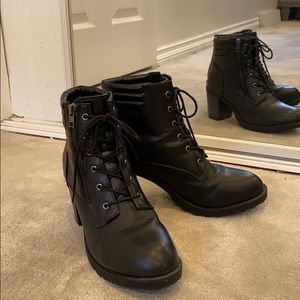 Combat boots